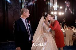 -派丽莫Pellimo原创设计婚纱品牌