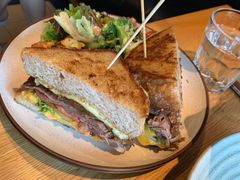 烤牛肉三明治配沙拉-The Diner X餐厅(青岛万象城店)