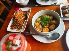 -Chom Cafe and Restaurant