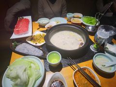 -洪氏嗨捞·广东猪肚鸡·椰子鸡火锅(西咸万象城店)
