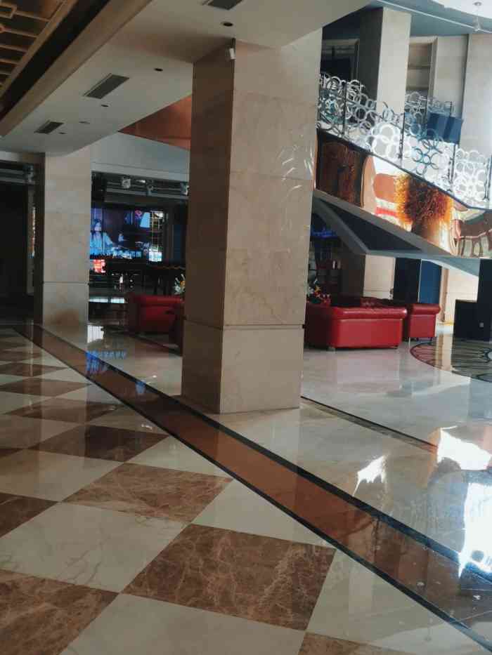 盛世金柜ktv-"总体来说挺好的 就是有些歌曲没有 不过.