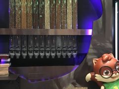 -三只松鼠生活馆(芜湖弋江金鹰店)