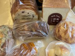 鲜奶吐司-红跑车HPCBAKERY(汉商店)