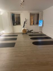 -闺蜜瑜伽·普拉提女性塑形馆