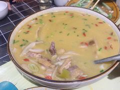 松茸炖鸡-燕兵眉州肥肠鱼饭店