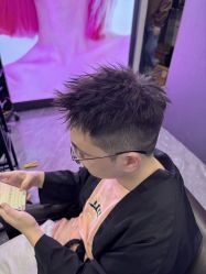 -藤野造型烫染·漂发