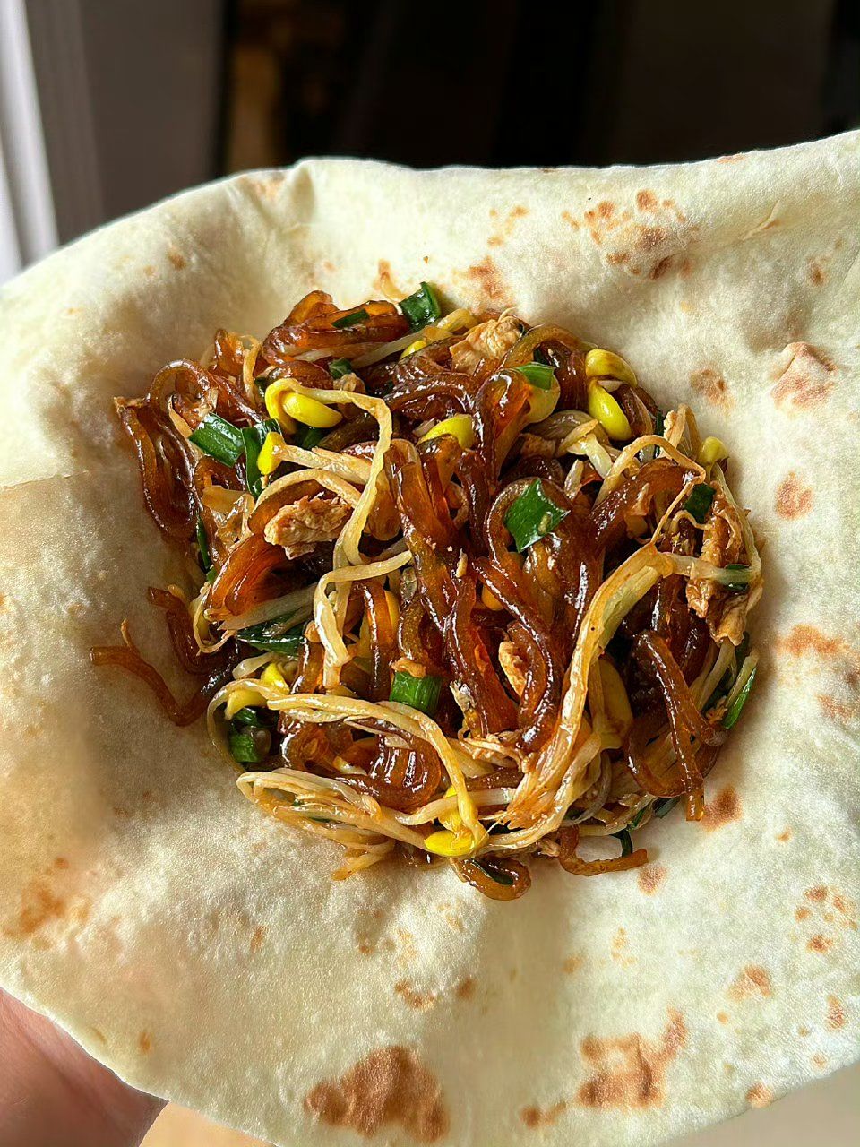 今天的烙馍卷菜,碳水裹碳水,不错 ​