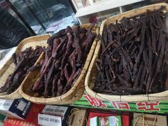 刚烤制好的牛肉-刘记大牧民牛肉干超市