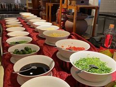 自助调料区-亚龙湾希尔顿自助餐厅·海鲜·烧烤·沙滩BBQ·现场乐队
