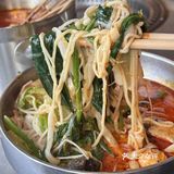 这家主打正宗齐齐哈尔炭火烤肉的店太赞了！一进店