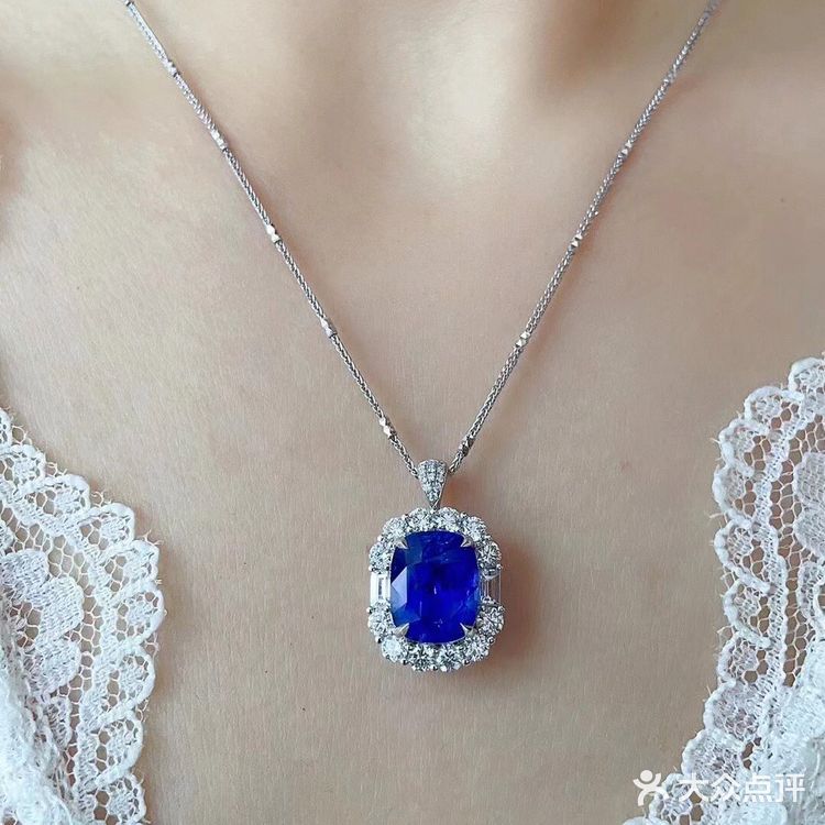 又见7克拉蓝宝石两用款