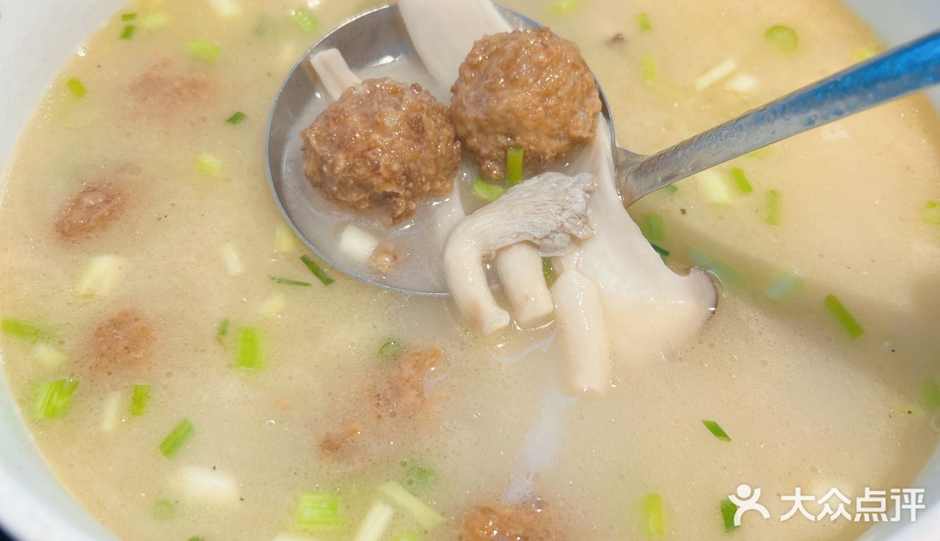 捞刀河畔乡野肉铺