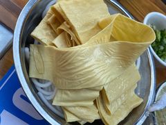 -黄利砖万峰林布依特色酸笋牛肉馆