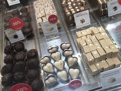 -VENCHI 闻绮(上海佛罗伦萨小镇店)