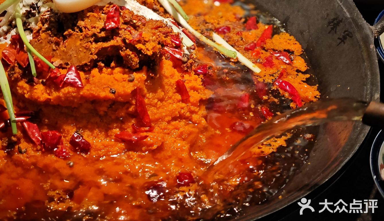 朋友跟我说有家火锅店在重庆当地传承了三代人了