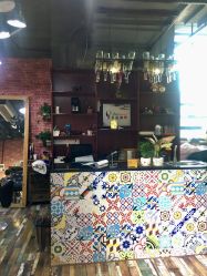点击看大图 前台-艺漾理发店