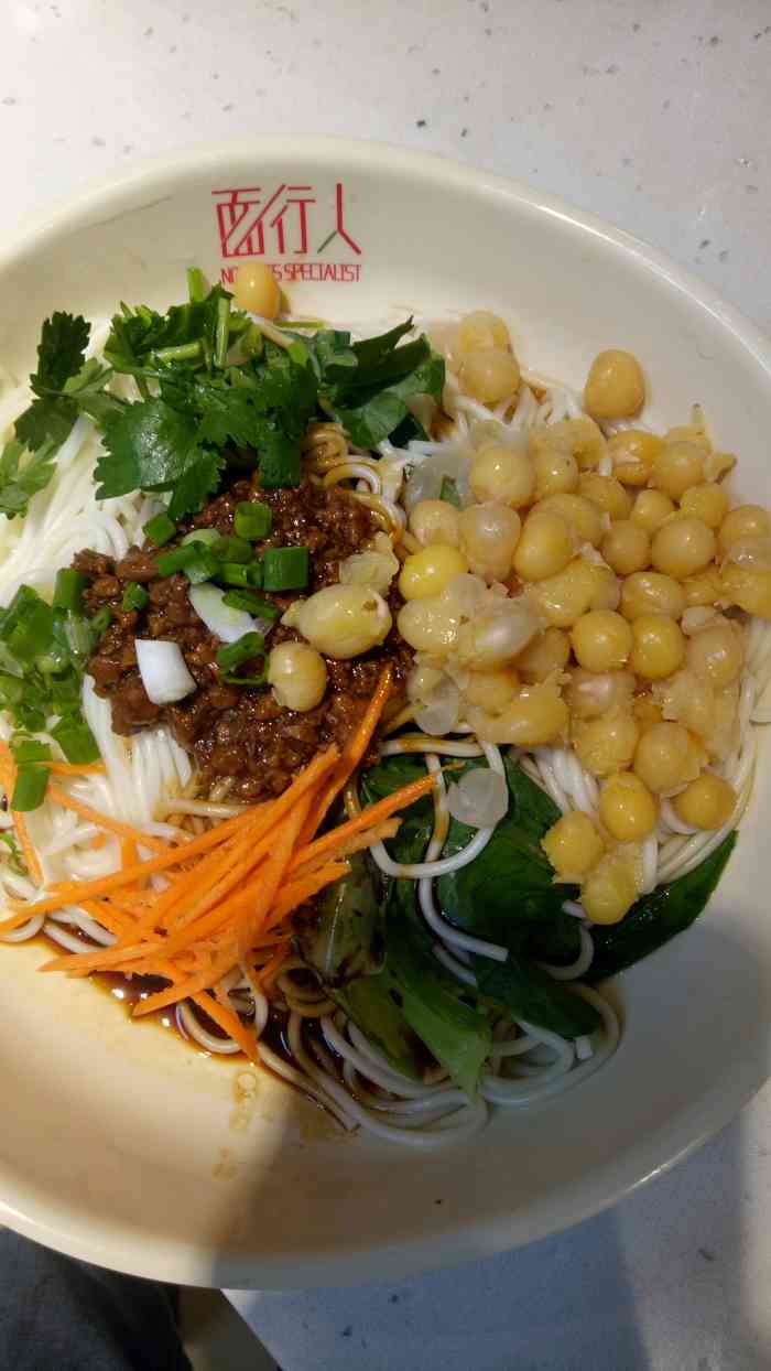 环境:就在学校里面每次去晚了排队的人就很多