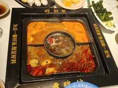 -老牌坊云南鱼豆花火锅(哈西万达店)