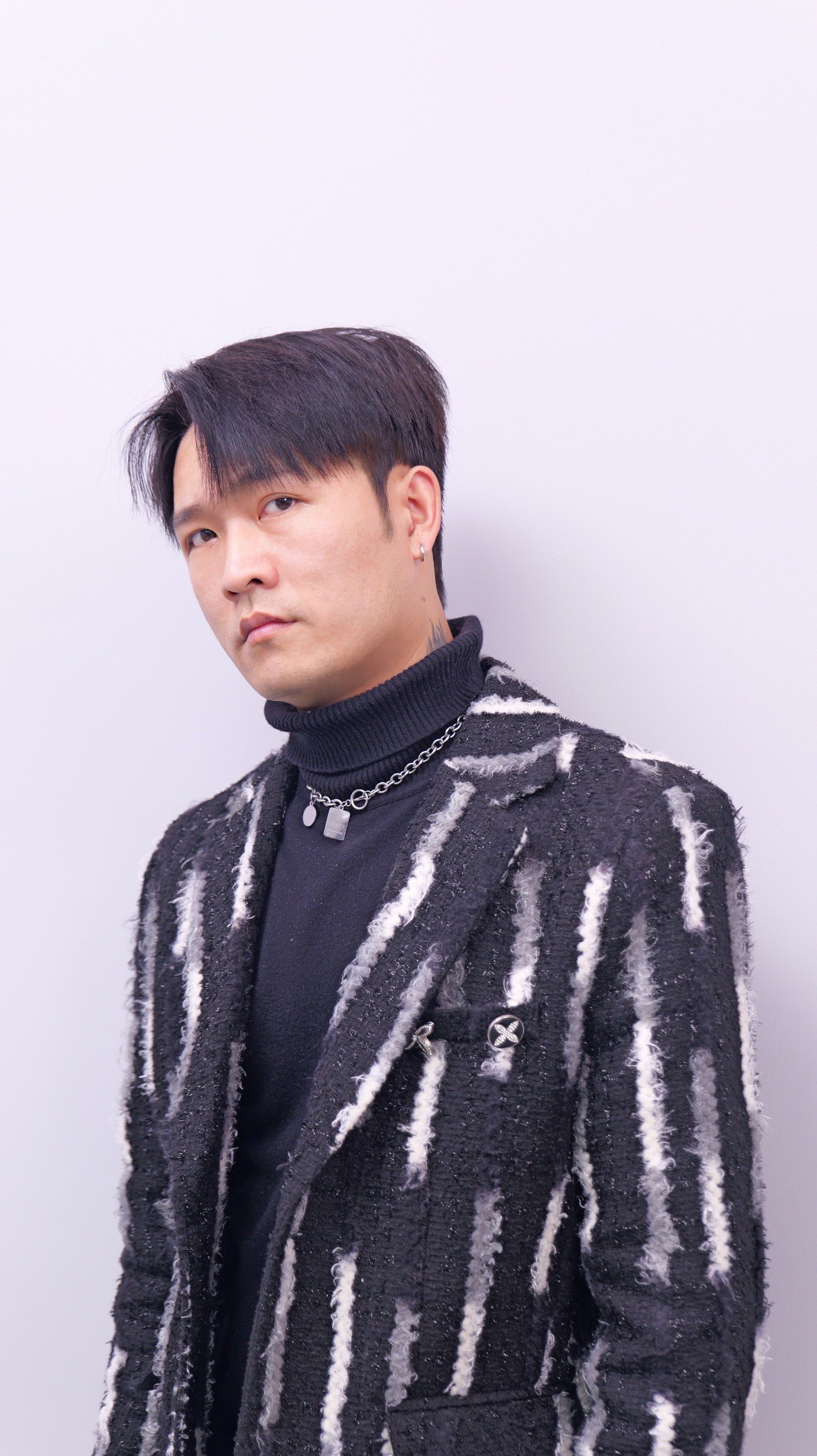 平时在家也能打理出来瞬间变成了韩国欧巴,兄弟们如果也想要这款发型