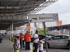 -奥利弗·雷金纳德·坦博国际机场