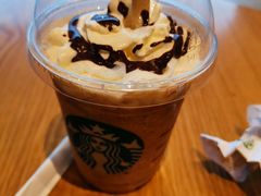 摩卡可可碎片星冰乐中杯-星巴克(成都东站店)