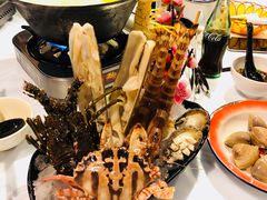 -鲜入围煮花胶鸡海鲜火锅