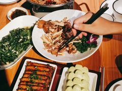 -帅巴人舅母子腊蹄民俗村