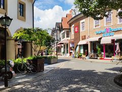 -钟书阁(松江泰晤士小镇店)