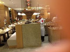 -华邑酒店·鲜艳全日自助餐厅