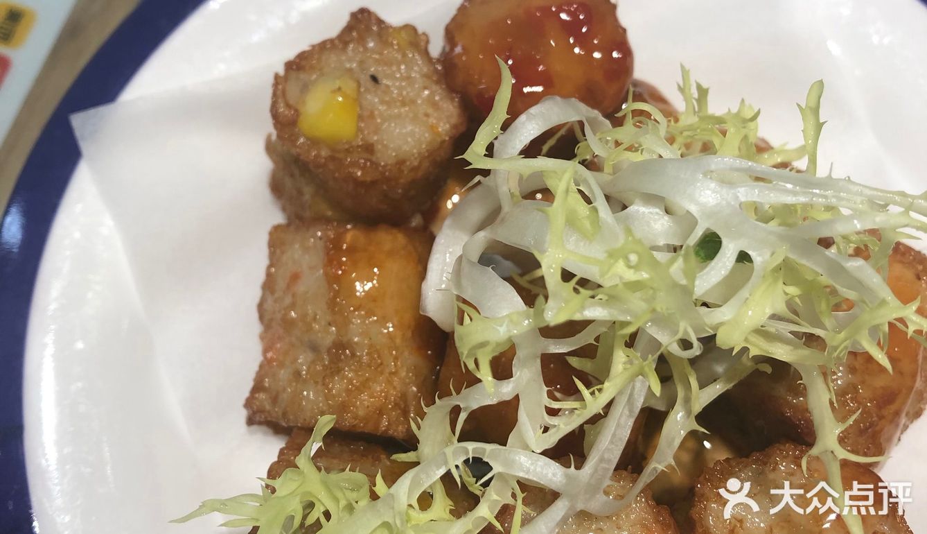 叉烧瘦瘦的没什么肥肉 「泥石流爆奶华」这个特别好吃