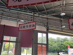 柴火熬制的牛骨汤-三千坪超级火锅市场·土灶牛肉火锅