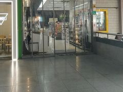 -全家便利店(江湾镇站店)