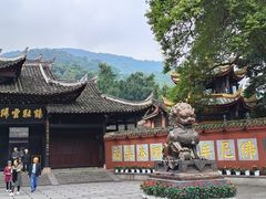 -峨眉山报国寺