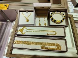 -六福珠寶(巴黎春天五角场店)