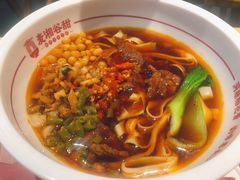 招牌红烧牛肉米粉-呷佬·长沙手工米粉(金沙江路店)