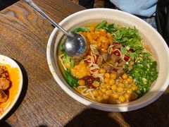 -爆炸头阿姨小四川正宗川味小吃(无任何分店)