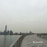 第一次到这个岛上来，被深深地震撼了！因为都是豪华别墅啊！