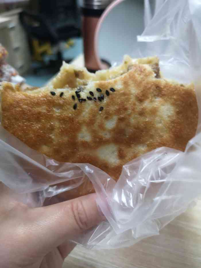 晨光烧饼"还久没有吃烧饼啦,这天路过这家烧饼吃了久.