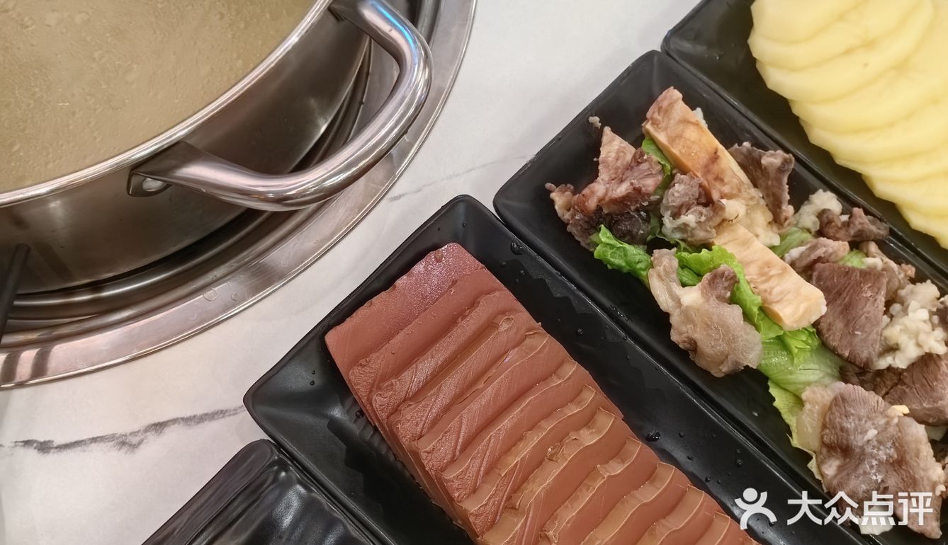 人均四十多，吃到扶墙走的牛肉火锅[点赞]