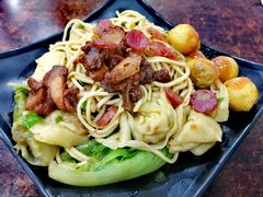 叉烧鱼蛋腊肠扁食捞面-明叔捞面