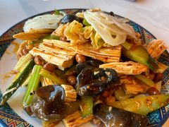 -亚伟瓦罐面美食城(淇县总店)