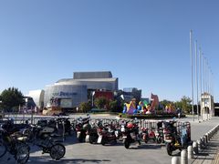 欢乐谷大门外-北京欢乐谷