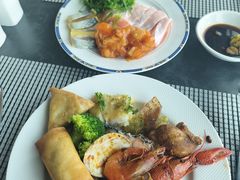 -亚洲国际大酒店·云顶阁旋转自助餐厅