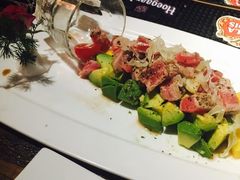 金枪鱼牛油果沙律-胡桃里乐队酒馆(鎏嘉码头店)