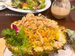 -Chom Cafe and Restaurant