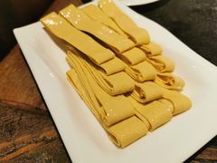 云南石屏鲜豆皮-大匠工房古船木艺术餐厅·猪肚鸡专门店(长白仙岛店)