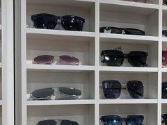 -诺柯视眼镜-蔡司依视路官方工厂店(淞南一店)