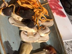 -老牌坊云南鱼豆花火锅(哈西万达店)