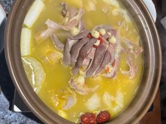 招牌花胶肚煲鸡-明月楼