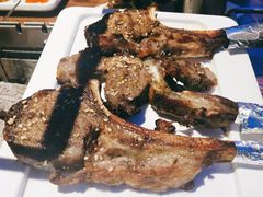苏尼特金质烤羊排-三个蒙古大叔羊肉串(大宁店)
